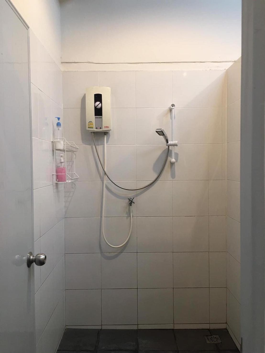 Zee Thai Hostel Bangkok Exterior photo