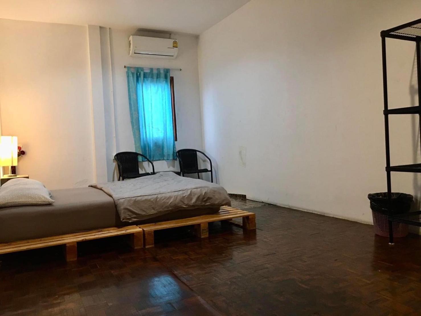 Zee Thai Hostel Bangkok Exterior photo