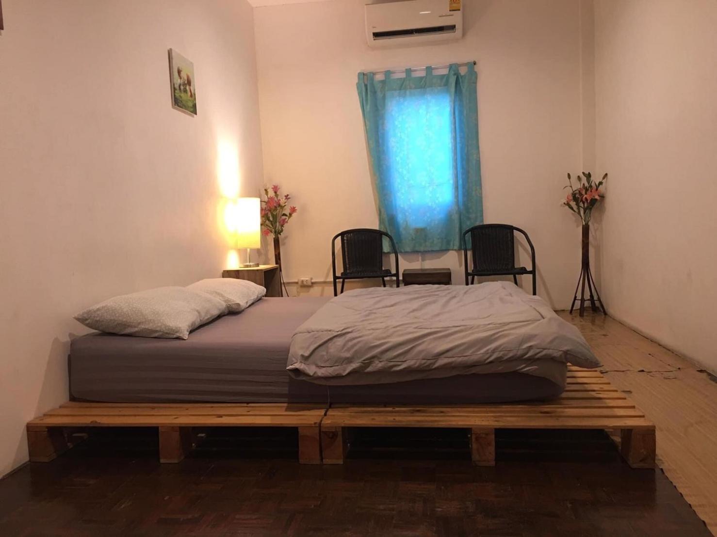 Zee Thai Hostel Bangkok Exterior photo