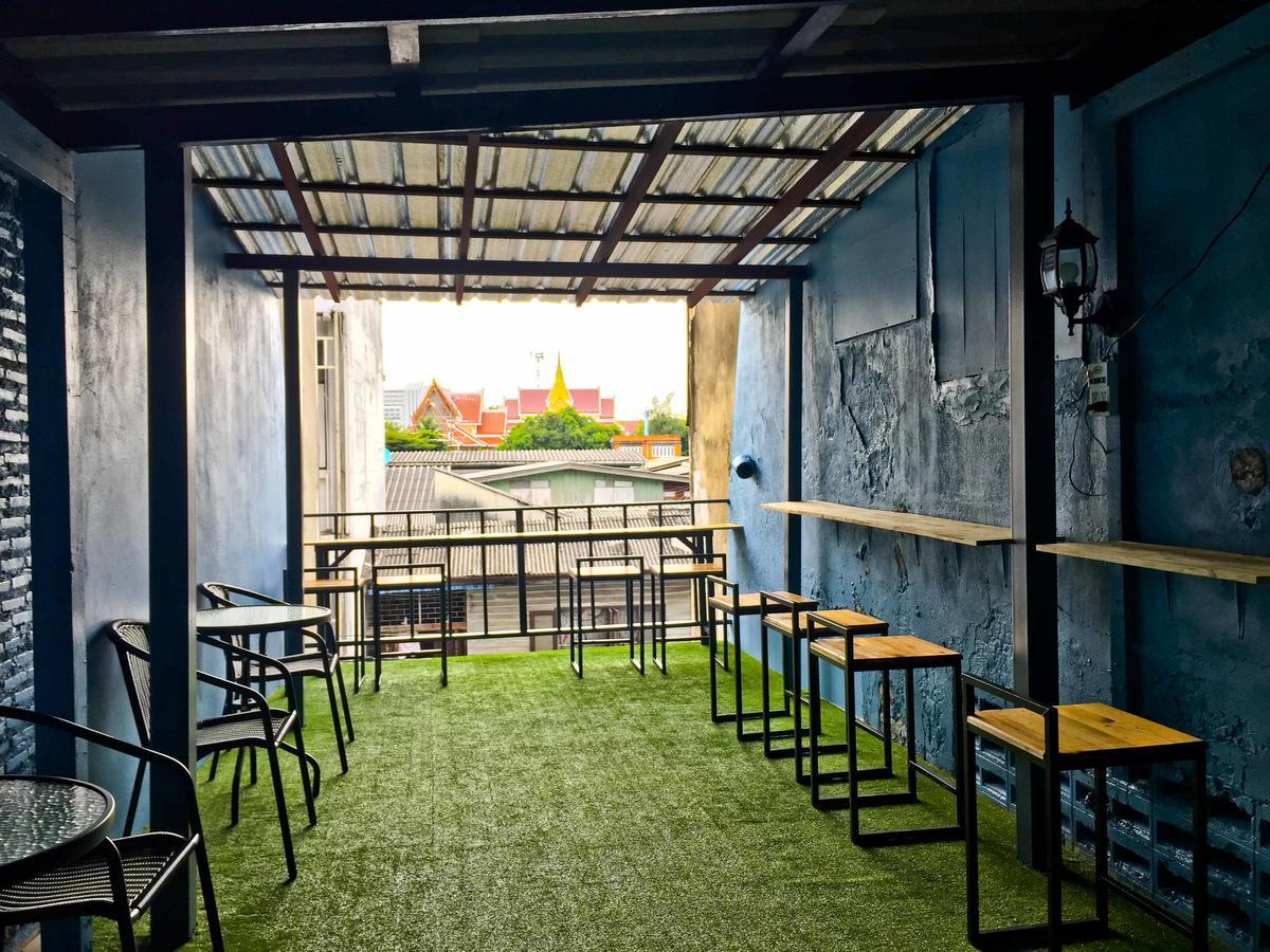 Zee Thai Hostel Bangkok Exterior photo