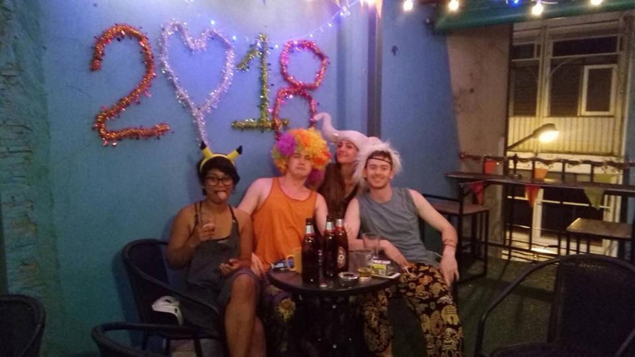 Zee Thai Hostel Bangkok Exterior photo