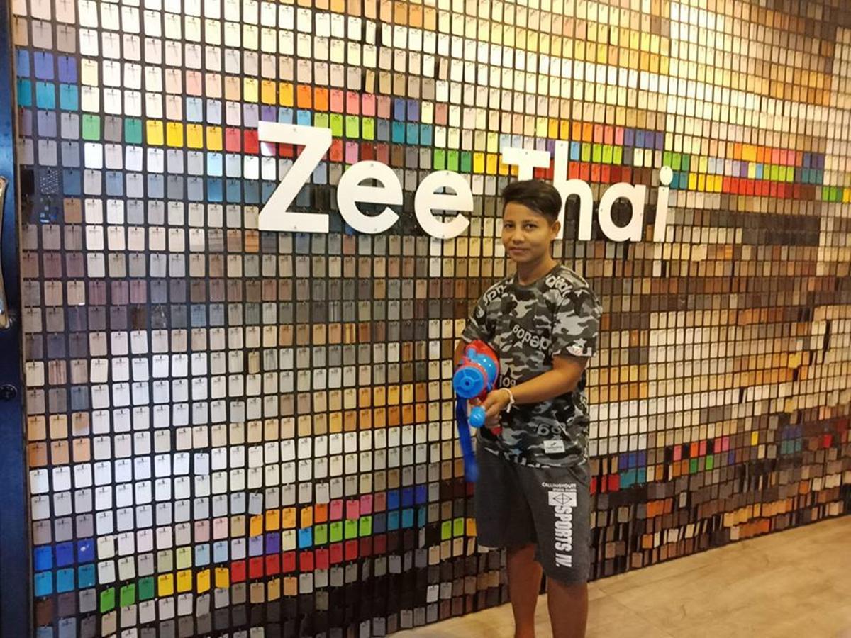 Zee Thai Hostel Bangkok Exterior photo